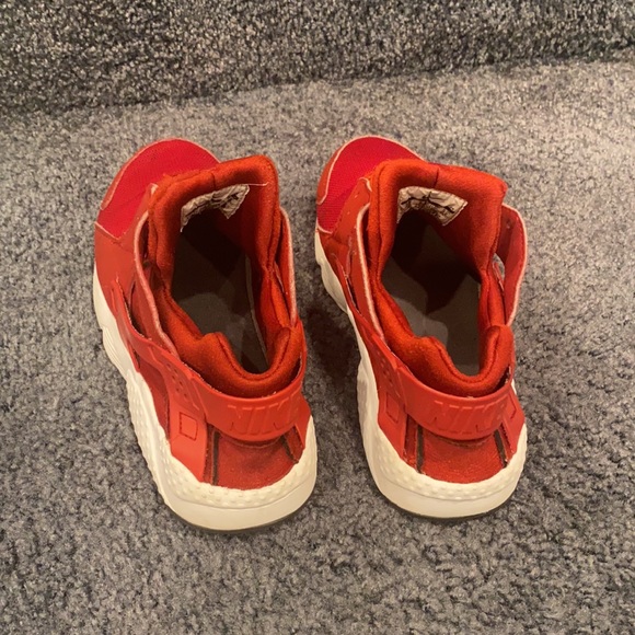Huarache blood red sneakers-size 3yr UC - Picture 4 of 13